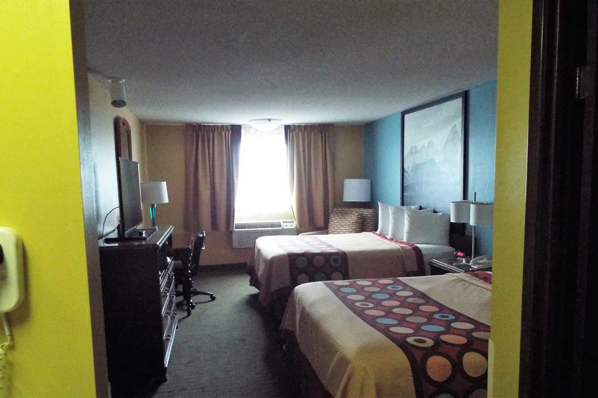 Super 8 by Wyndham Casper East/Evansville Exteriör bild
